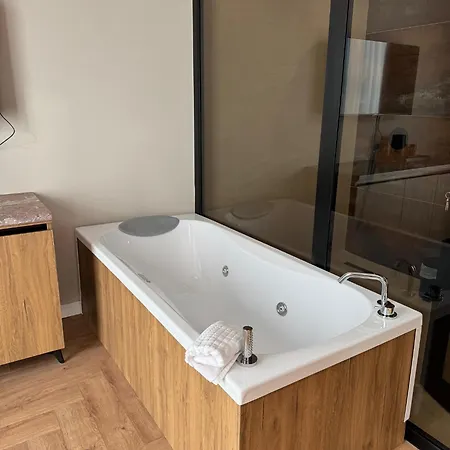 Erta And Restaurant Gramsh